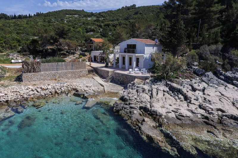 Luksuzna vila s bazenom na otoku Hvaru, pored mora, Dalmacija, Hrvatska
