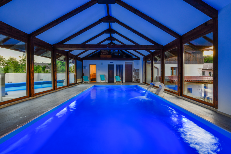 Luksuzne kuće za odmor s unutarnjim bazenom i saunom u Lici, u blizini Plitvičkih jezera